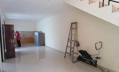 Disewakan Rumah 2 Lantai Brand New Semi Furnished di Tebet Barat, Jakarta Selatan