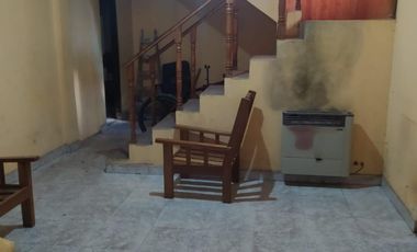 Vendo casa de dos plantas en Libertad. Merlo