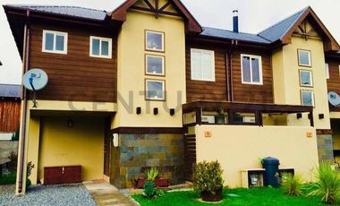Casa Amoblada en Condominio con Piscina – Arriendo en Pucón
