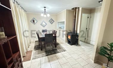 Casa Amoblada en Condominio con Piscina – Arriendo en Pucón