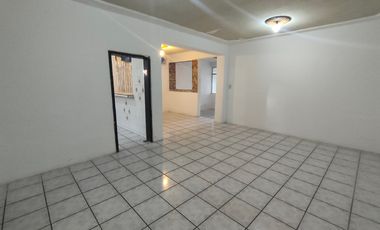 CASA EN VENTA EN FRACCIONAMIENTO OJOCALIENTE 1
