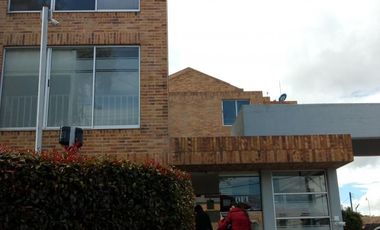 oficina en arriendo en 20 de julio ofichia. Cod A2782