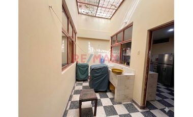 Venta De Casa Con Local Comercial Y Departamento Cerca A Terminal Terrestre