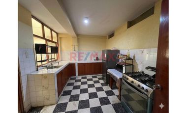 Venta De Casa Con Local Comercial Y Departamento Cerca A Terminal Terrestre
