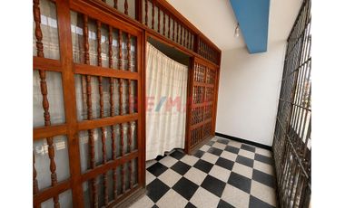 Venta De Casa Con Local Comercial Y Departamento Cerca A Terminal Terrestre