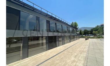 ARRIENDO LOCAL COMERCIAL STRIP CENTER VITACURA PLANTA COMPLETA