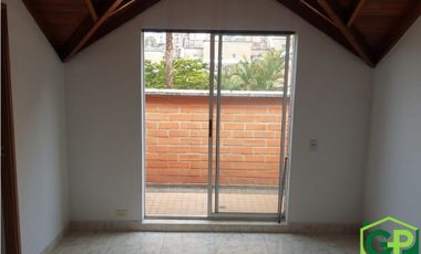 ARRIENDO CASA  DE TRES NIVELES EN EL POBLADO CASTROPOL