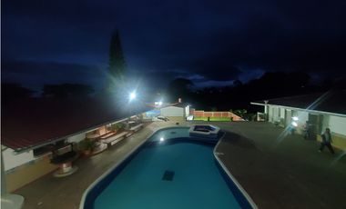 SE VENDE CHALET CON EXCELENTE UBICACION