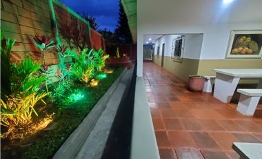SE VENDE CHALET CON EXCELENTE UBICACION