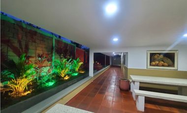 SE VENDE CHALET CON EXCELENTE UBICACION