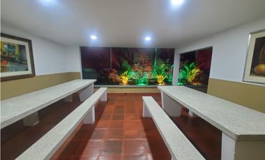 SE VENDE CHALET CON EXCELENTE UBICACION