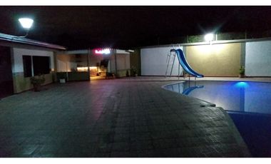 SE VENDE CHALET CON EXCELENTE UBICACION