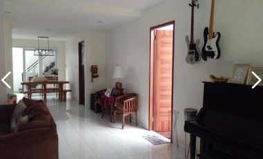 Di jual Rumah  di Jl Kenari Bintaro Sektor 2 - Ciputat Timur