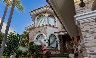 Casa de Lujo en Venta Bugambilias Coto azaleas zona sur