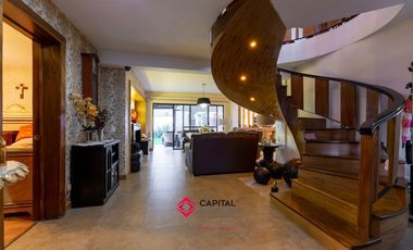 Casa de Lujo en Venta Bugambilias Coto azaleas zona sur
