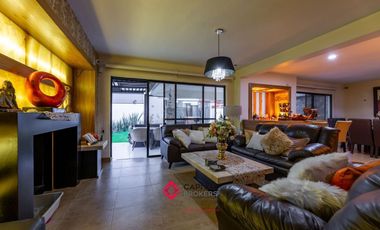 Casa de Lujo en Venta Bugambilias Coto azaleas zona sur