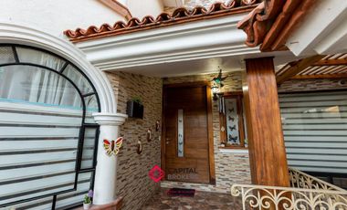 Casa de Lujo en Venta Bugambilias Coto azaleas zona sur