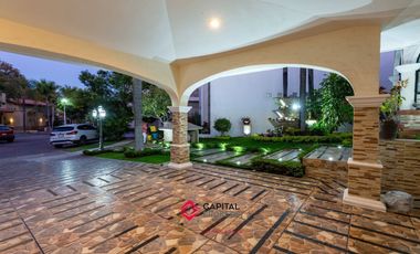 Casa de Lujo en Venta Bugambilias Coto azaleas zona sur