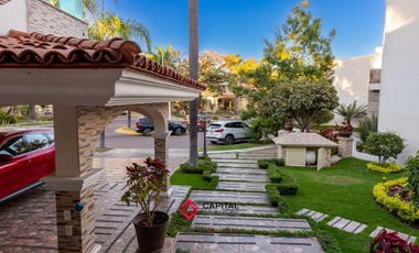 Casa de Lujo en Venta Bugambilias Coto azaleas zona sur