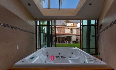 Casa de Lujo en Venta Bugambilias Coto azaleas zona sur