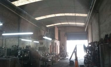 EXCELENTE GALPON A 50 MTRS DE RUTA 8 , PRESIDENTE ILLIA, CON OFICINAS Y BAÑO . APTO VARIOS DESTINOS