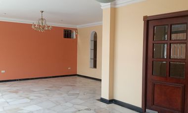 Casa en venta en Guayaquil, Rocafuerte - Estacionamiento
