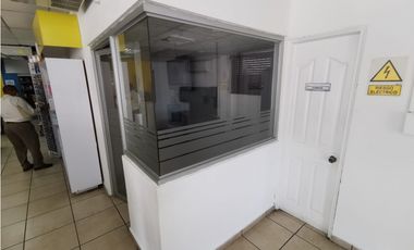 Se Alquila Local Comercial Vía España 260 Mts $8.000.oo