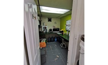 Se Alquila Local Comercial Vía España 260 Mts $8.000.oo