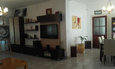 EXCELENTE CASA EN VENTA, 4 AMBIENTES, V. BALLESTER
