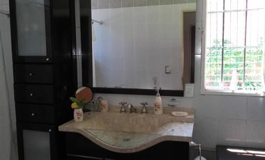 EXCELENTE CASA EN VENTA, 4 AMBIENTES, V. BALLESTER