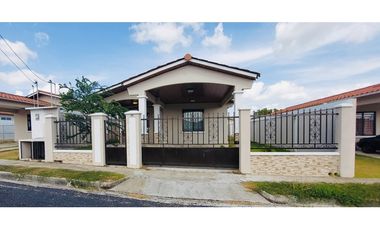 VENTA DE CASA EN RESIDENCIAL MIRAFLORES PENONOME