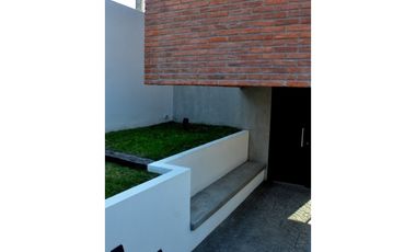 CHALET NUEVO - LAVALLE 3300