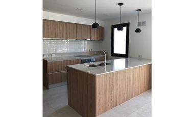 CHALET NUEVO - LAVALLE 3300