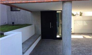 CHALET NUEVO - LAVALLE 3300