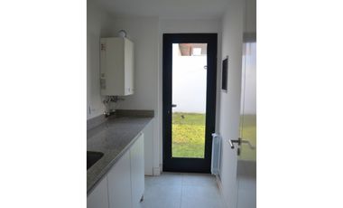 CHALET NUEVO - LAVALLE 3300