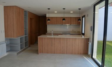 CHALET NUEVO - LAVALLE 3300