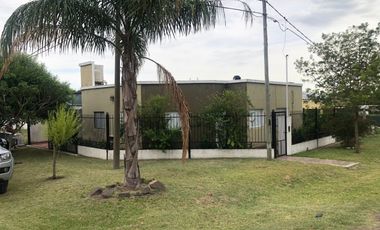 VENTA O PERMUTA - CASA 2 HABITACIONES - ZONA ORO VERDE