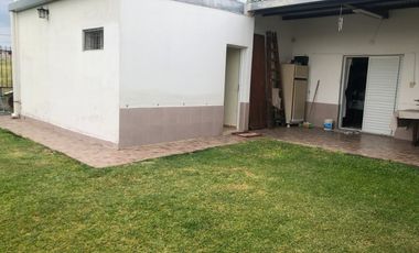 VENTA O PERMUTA - CASA 2 HABITACIONES - ZONA ORO VERDE