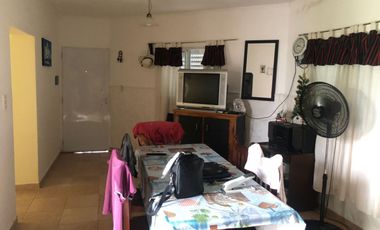 VENTA O PERMUTA - CASA 2 HABITACIONES - ZONA ORO VERDE