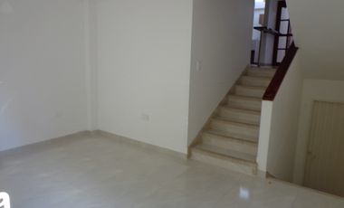 COD. 5874 - SE VENDE APARTAMENTO - BARRIO: LA FLORESTA