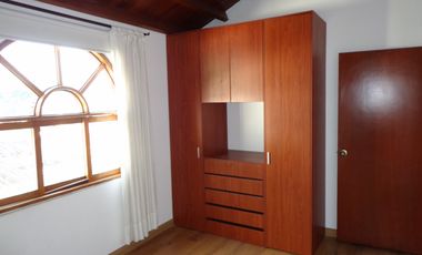 COD. 5874 - SE VENDE APARTAMENTO - BARRIO: LA FLORESTA