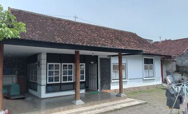 Houses and boarding houses in the middle of Mataram city