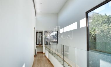 Casa en venta de 5 dorm. mas servicios La Reserva Chicureo