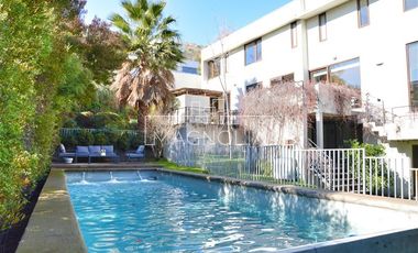 Casa en venta de 5 dorm. mas servicios La Reserva Chicureo