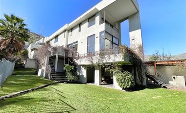 Casa en venta de 5 dorm. mas servicios La Reserva Chicureo