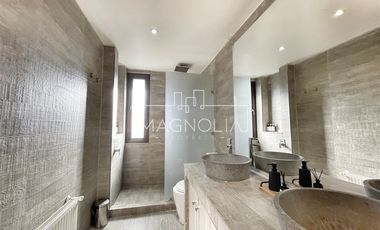 Casa en venta de 5 dorm. mas servicios La Reserva Chicureo