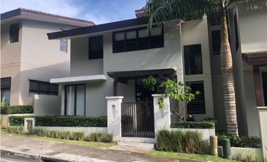 Se vende hermosa casa en exclusivo residencial, Panamá Pacífico