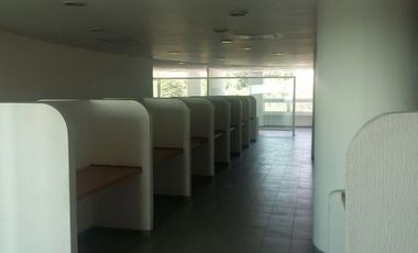 Oficina de 357M2. en Avenida Principal