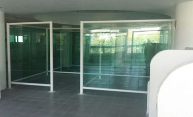 Oficina de 357M2. en Avenida Principal