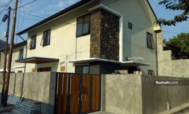 Rumah baru siap huni dalam komplek di Kebayoran Lama Jakarta Selatan